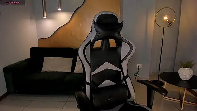 Snapshot of EllaClark chatting on 01-09-25, 07:40 EllaClark online show from 01-09-25, 07:40