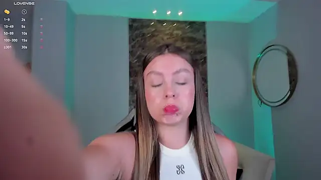 Snapshot of EllaClark chatting on 01-14-25, 02:19 EllaClark online show from 01-14-25, 02:19