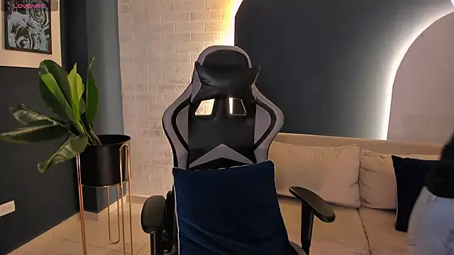 Snapshot of EllaClark chatting on 01-19-25, 11:34 EllaClark online show from 01-19-25, 11:34