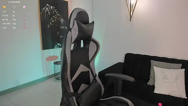 Snapshot of EllaClark chatting on 01-21-25, 10:08 EllaClark online show from 01-21-25, 10:08