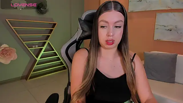 Snapshot of EllaClark chatting on 02-07-25, 07:06 EllaClark online show from 02-07-25, 07:06