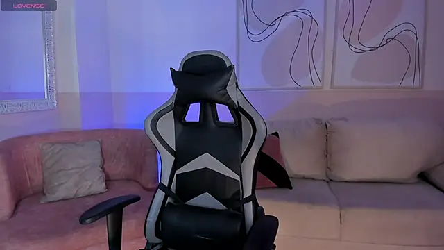 Snapshot of EllaClark chatting on 02-20-25, 11:31 EllaClark online show from 02-20-25, 11:31