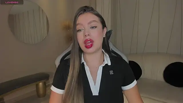 Snapshot of EllaClark chatting on 03-06-25, 06:16 EllaClark online show from 03-06-25, 06:16