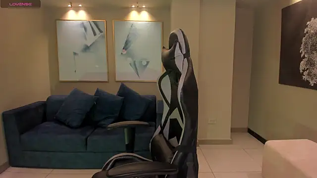 Snapshot of EllaClark chatting on 03-18-25, 06:26 EllaClark online show from 03-18-25, 06:26