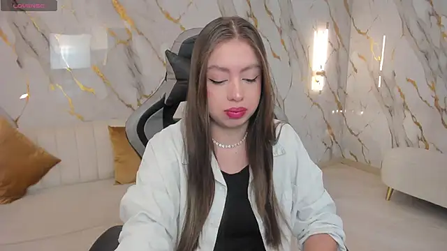 Snapshot of EllaClark chatting on 09-20-25, 07:04 EllaClark online show from 09-20-25, 07:04