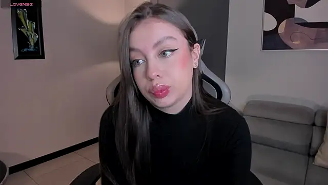 Snapshot of EllaClark chatting on 09-29-25, 06:57 EllaClark online show from 09-29-25, 06:57