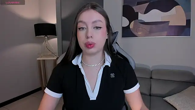 Snapshot of EllaClark chatting on 09-30-25, 06:35 EllaClark online show from 09-30-25, 06:35