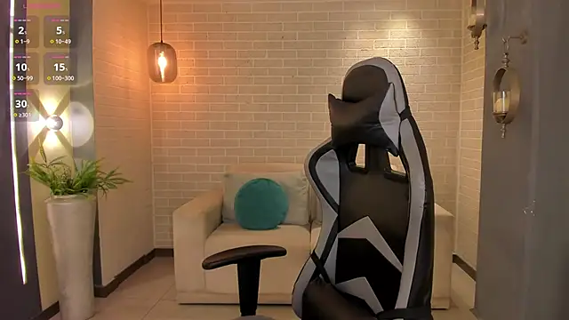 Snapshot of EllaClark chatting on 10-08-25, 06:16 EllaClark online show from 10-08-25, 06:16