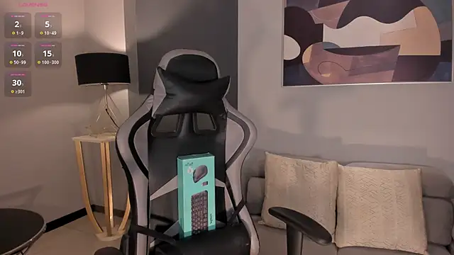 Snapshot of EllaClark chatting on 10-13-25, 05:57 EllaClark online show from 10-13-25, 05:57