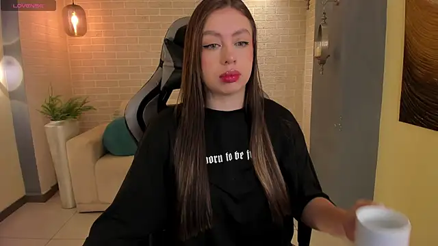 Snapshot of EllaClark chatting on 10-19-25, 11:00 EllaClark online show from 10-19-25, 11:00