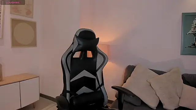 Snapshot of EllaClark chatting on 11-01-25, 06:10 EllaClark online show from 11-01-25, 06:10