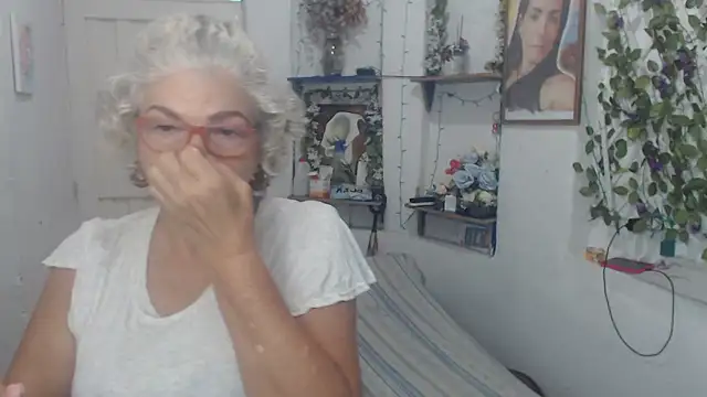 FunnyGrandma online show from 09-26-25, 05:39