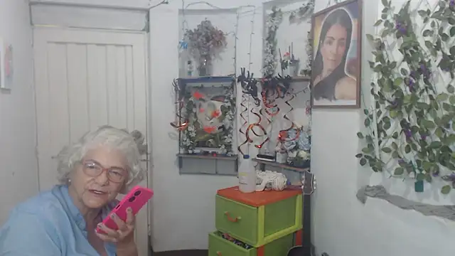 FunnyGrandma online show from 10-22-25, 02:34