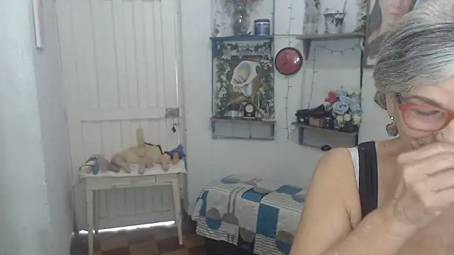 FunnyGrandma online show from 03-05-26, 07:43