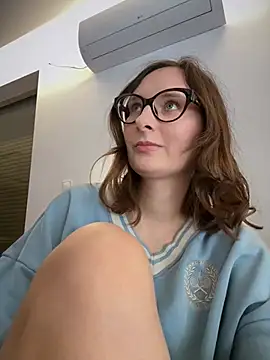 Snapshot of The_Snowwhitee chatting on 02-14-26, 11:51 The Snowwhitee online show from 02-14-26, 11:51