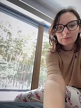 Snapshot of The_Snowwhitee chatting on 02-15-26, 08:46 The Snowwhitee online show from 02-15-26, 08:46