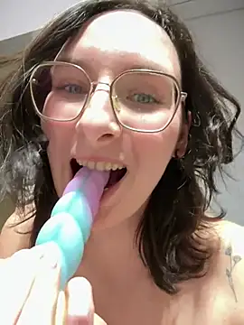 Snapshot of The_Snowwhitee chatting on 02-28-26, 07:04 The Snowwhitee online show from 02-28-26, 07:04