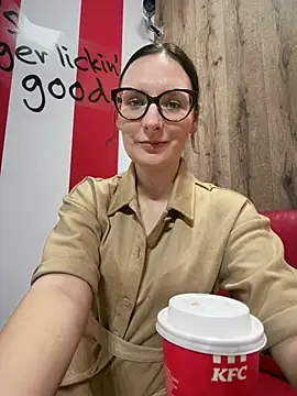 Snapshot of The_Snowwhitee chatting on 03-20-26, 09:08 The Snowwhitee online show from 03-20-26, 09:08