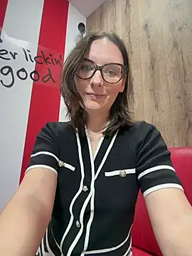 Snapshot of The_Snowwhitee chatting on 03-28-26, 07:13 The Snowwhitee online show from 03-28-26, 07:13