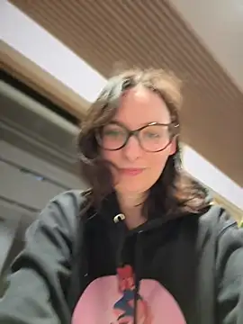 Snapshot of The_Snowwhitee chatting on 03-29-26, 06:41 The Snowwhitee online show from 03-29-26, 06:41