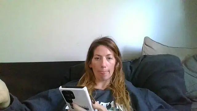 Snapshot of Rhodesxox chatting on 11-17-25, 07:19 Rhodesxox online show from 11-17-25, 07:19