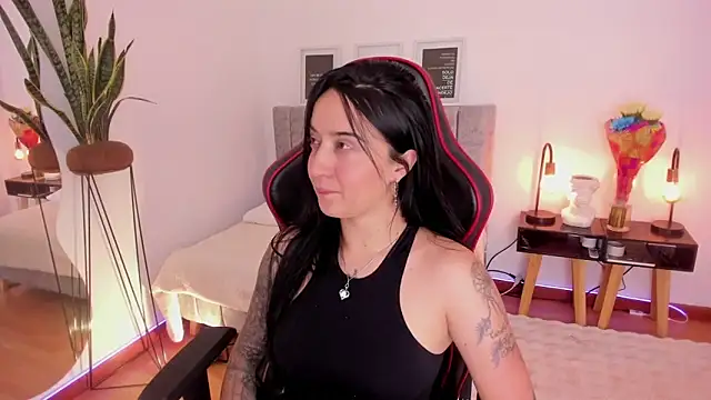 EmmyEvans1 online show from 02-28-25, 07:46