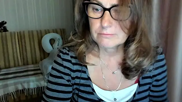 lauraoven online show from 10-01-25, 02:23