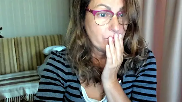 lauraoven online show from 10-02-25, 09:16