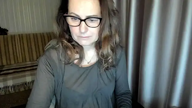 lauraoven online show from 12-19-25, 08:10