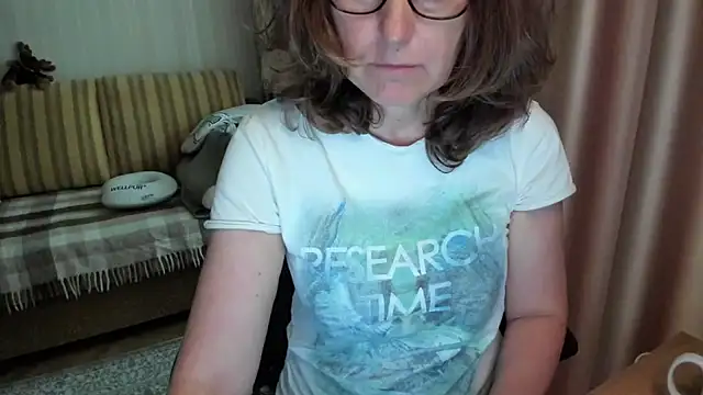 lauraoven online show from 05-26-26, 02:46