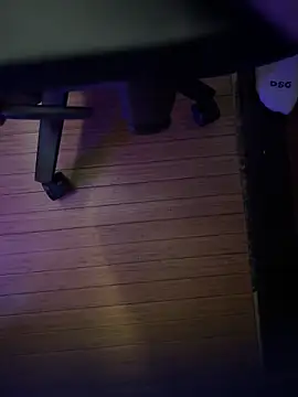 Snapshot of JohnnyBigShot chatting on 11-06-25, 01:50 JohnnyBigShot online show from 11-06-25, 01:50