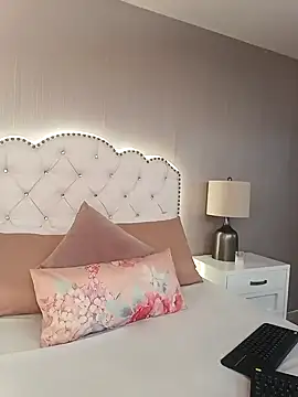 Snapshot of Sofiia_W26 chatting on 02-19-25, 07:48 Sofiia W26 online show from 02-19-25, 07:48