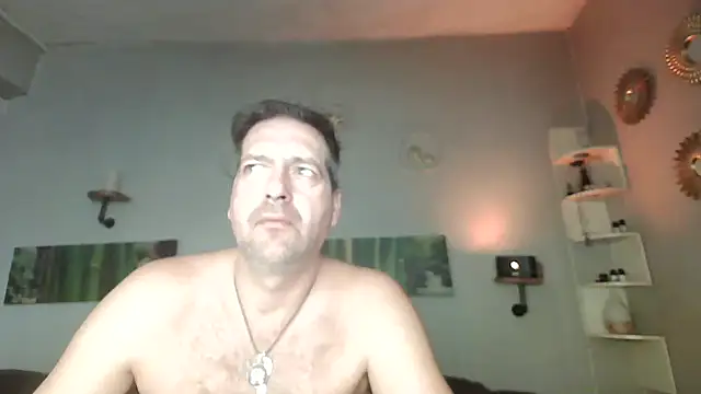 Snapshot of matrikes1 chatting on 12-14-24, 11:39 matrikes1 online show from 12-14-24, 11:39