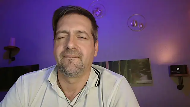 Snapshot of matrikes1 chatting on 12-20-24, 08:23 matrikes1 online show from 12-20-24, 08:23