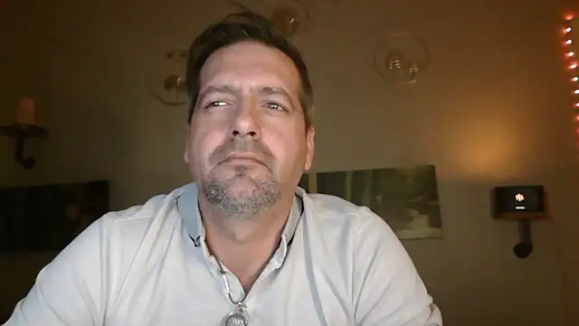 Snapshot of matrikes1 chatting on 12-21-24, 08:00 matrikes1 online show from 12-21-24, 08:00