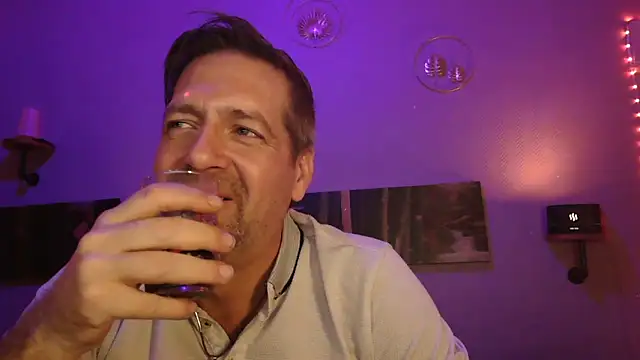 Snapshot of matrikes1 chatting on 12-21-24, 11:02 matrikes1 online show from 12-21-24, 11:02