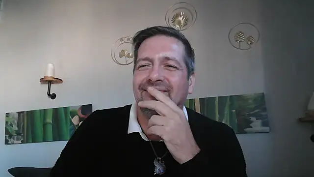 Snapshot of matrikes1 chatting on 12-26-24, 02:16 matrikes1 online show from 12-26-24, 02:16