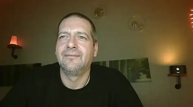 Snapshot of matrikes1 chatting on 02-08-25, 09:46 matrikes1 online show from 02-08-25, 09:46