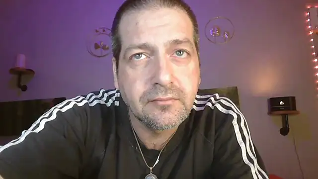 Snapshot of matrikes1 chatting on 02-17-25, 05:32 matrikes1 online show from 02-17-25, 05:32