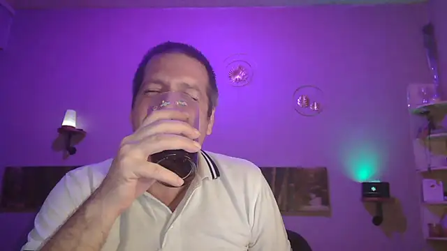 Snapshot of matrikes1 chatting on 03-13-25, 10:21 matrikes1 online show from 03-13-25, 10:21