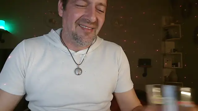 Snapshot of matrikes1 chatting on 03-21-25, 11:01 matrikes1 online show from 03-21-25, 11:01