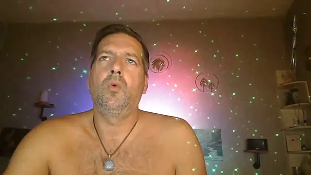 Snapshot of matrikes1 chatting on 10-08-25, 05:32 matrikes1 online show from 10-08-25, 05:32