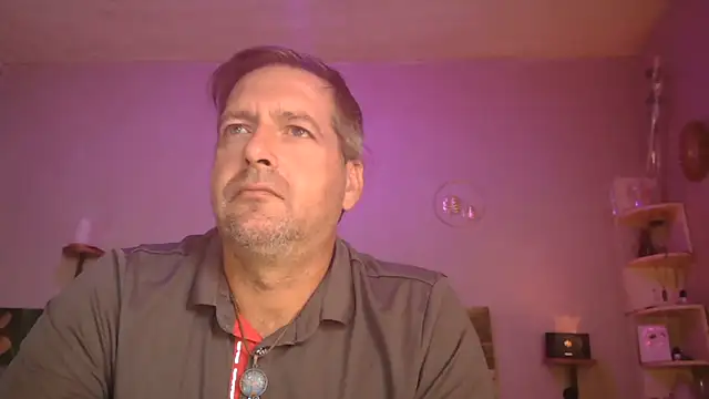 Snapshot of matrikes1 chatting on 10-17-25, 01:35 matrikes1 online show from 10-17-25, 01:35