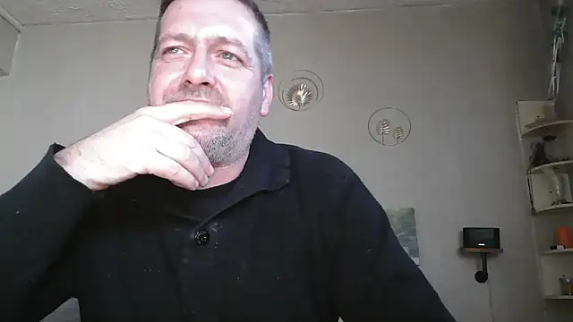 Snapshot of matrikes1 chatting on 04-14-26, 04:46 matrikes1 online show from 04-14-26, 04:46