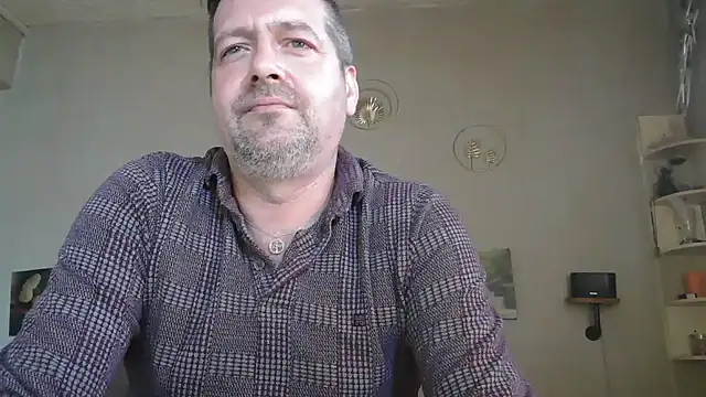 Snapshot of matrikes1 chatting on 04-16-26, 03:13 matrikes1 online show from 04-16-26, 03:13