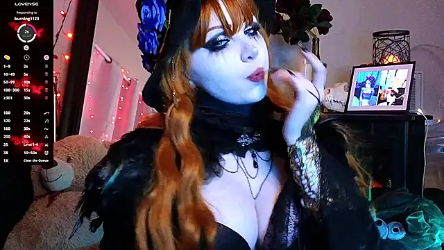 Snapshot of Ivey_and_James chatting on 02-06-25, 10:43 Ivey and James online show from 02-06-25, 10:43