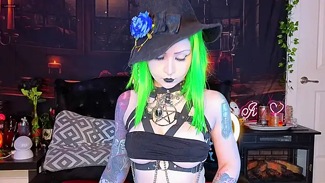 Snapshot of Ivey_and_James chatting on 10-09-25, 07:56 Ivey and James online show from 10-09-25, 07:56