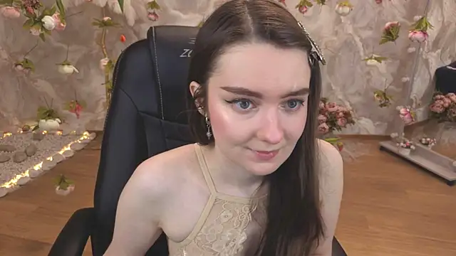 Snapshot of CloudGrace chatting on 05-04-26, 03:13 CloudGrace online show from 05-04-26, 03:13