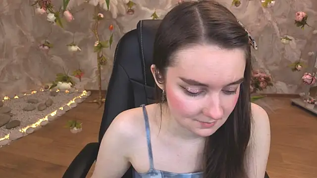 Snapshot of CloudGrace chatting on 05-11-26, 06:16 CloudGrace online show from 05-11-26, 06:16