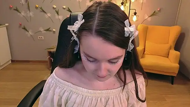 Snapshot of CloudGrace chatting on 06-10-26, 06:18 CloudGrace online show from 06-10-26, 06:18